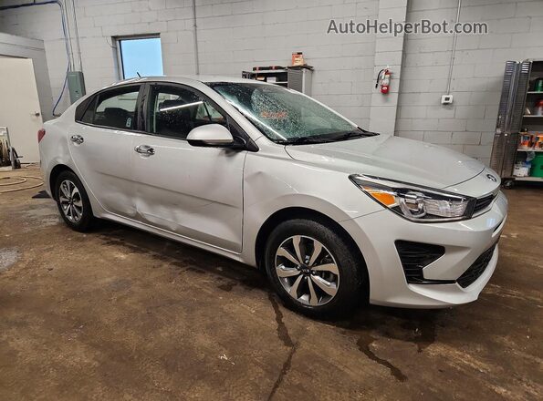 3KPA24AD8ME386302 2021 KIA RIO Silver Передня права чверть