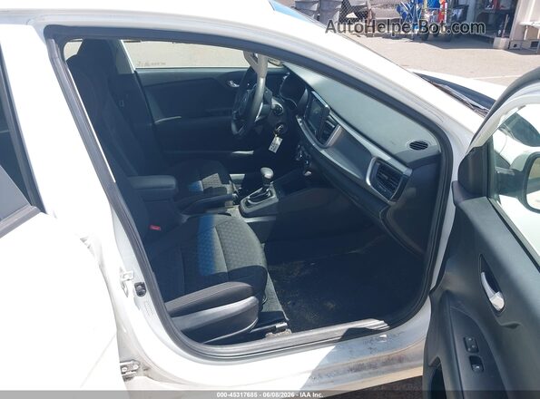 3KPA24AD9LE274722 2020 KIA RIO White Widok wnętrza z przodu