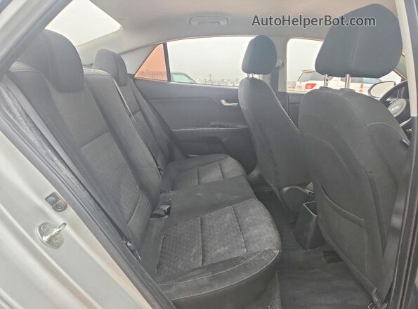3KPA24AD9ME382324 2021 KIA RIO Silver Вид задніх сидінь
