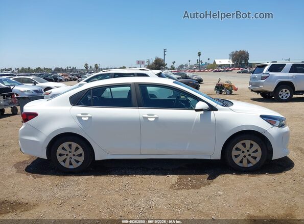 3KPA24ADXLE262028 2020 KIA RIO White Вид задньої частини салону