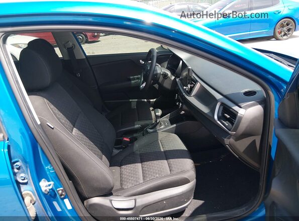 3KPA24ADXNE481395 2022 KIA RIO Blue Front interior view