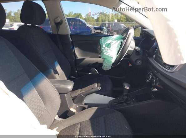 3KPA25AB0JE044827 2018 KIA RIO Белый Вид салона спереди