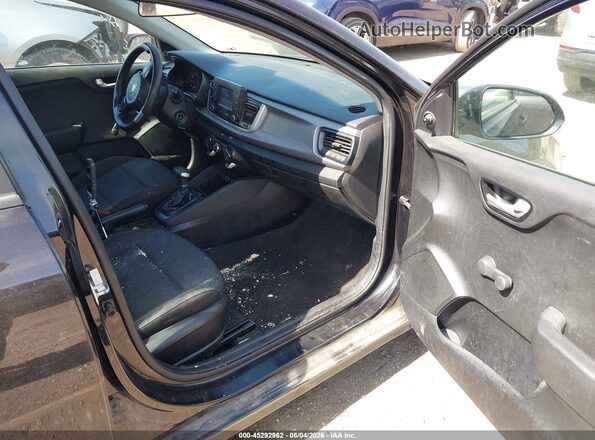 3KPA25AB8JE047345 2018 KIA RIO Black Front interior view