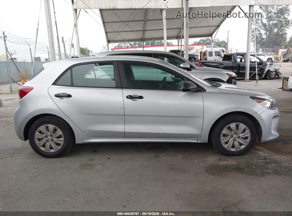 3KPA25AB8JE059883 2018 KIA RIO Silver Widok wnętrza z tyłu