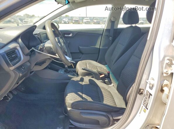 3KPA25AB9JE094271 2018 KIA RIO Silver Սալոնի դիմացի տեսք