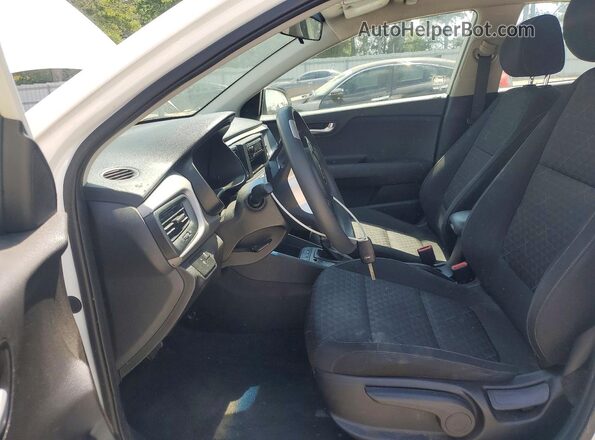 3KPA25ABXJE090018 2018 KIA RIO White Vista interior delantera