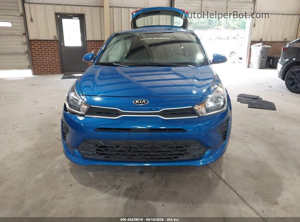 3KPA25AD0ME366258 2021 KIA RIO 5-DOOR Blue Вид задньої частини салону