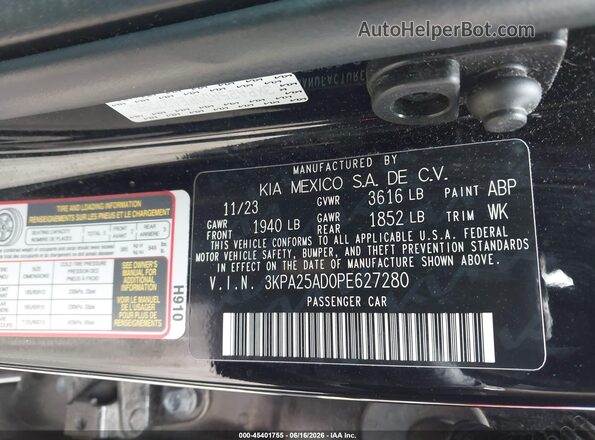 3KPA25AD0PE627280 2023 KIA RIO 5-DOOR Black Widok komory silnika