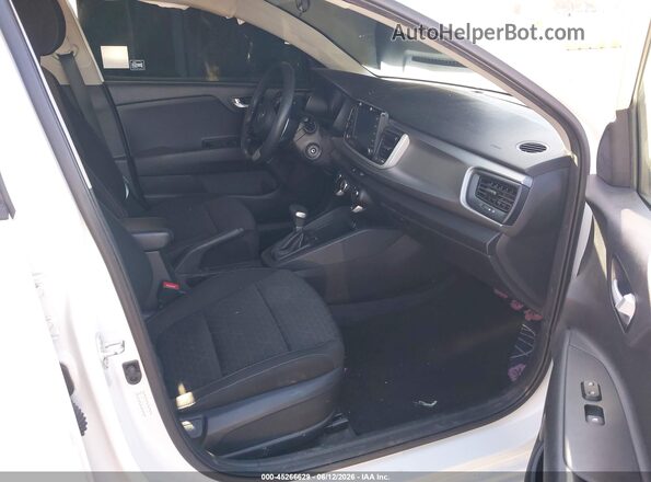 3KPA25AD2LE333681 2020 KIA RIO 5-DOOR White Вид салону спереду
