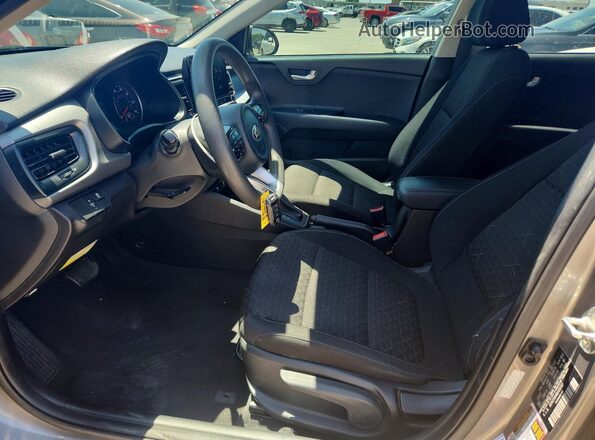 3KPA25AD4ME433752 2021 KIA RIO Silver Front interior view