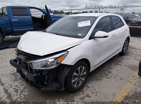 3KPA25AD6ME390015 2021 KIA RIO 5-DOOR White წინა მარცხენა ხედი სამი მეოთხედიდან