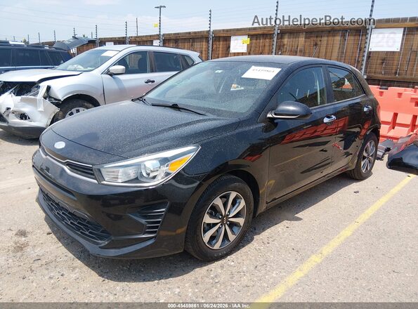 3KPA25AD8ME391702 2021 KIA RIO 5-DOOR Черный Передняя левая четверть