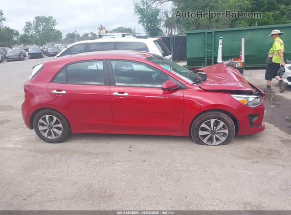 3KPA25ADXPE525615 2023 KIA RIO 5-DOOR Red Սալոնի հետևի տեսք