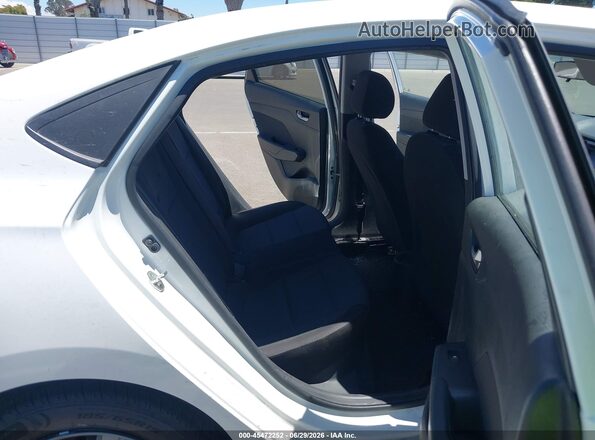 3KPC24A33JE032859 2018 HYUNDAI ACCENT White Widok naklejki z numerem VIN