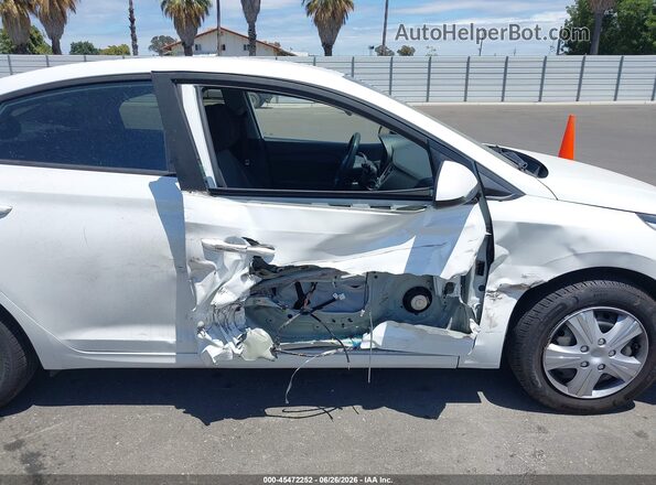 3KPC24A33JE032859 2018 HYUNDAI ACCENT White Widok z przodu