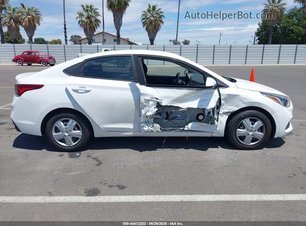 3KPC24A33JE032859 2018 HYUNDAI ACCENT White Widok wnętrza z tyłu