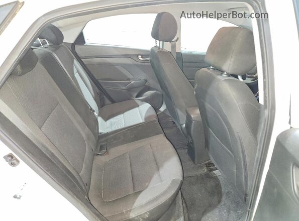 3KPC24A34JE022115 2018 HYUNDAI ACCENT White Vista de los asientos traseros