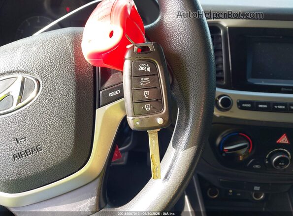 3KPC24A35KE068666 2019 HYUNDAI ACCENT Красный Вид панели приборов