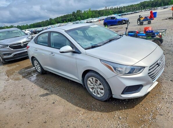 3KPC24A37JE025459 2018 HYUNDAI ACCENT Silver Front right