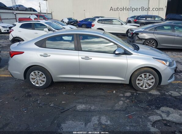 3KPC24A3XKE079503 2019 HYUNDAI ACCENT Silver Widok wnętrza z tyłu