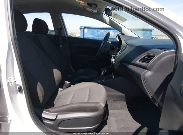 3KPC24A63NE178243 2022 HYUNDAI ACCENT White Вид салону спереду