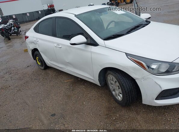 3KPC24A67LE106975 2020 HYUNDAI ACCENT Белый Вид спереди