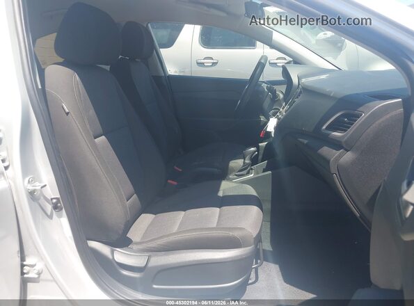 3KPC24A69ME131569 2021 HYUNDAI ACCENT Silver Vista interior delantera