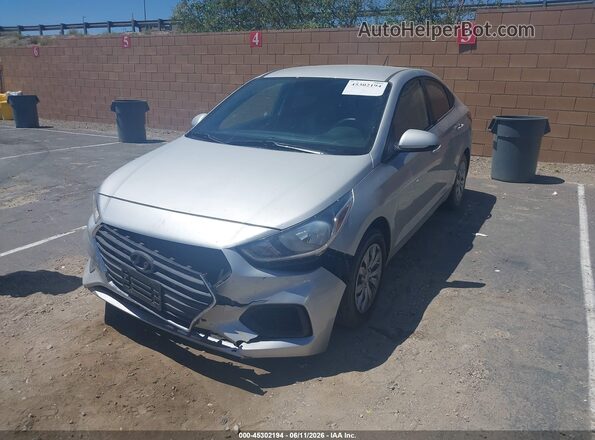 3KPC24A69ME131569 2021 HYUNDAI ACCENT Silver Vista tres cuartos delantera izquierda