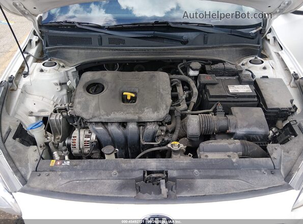 3KPF24AD0KE036732 2019 KIA FORTE White Вид ззаду