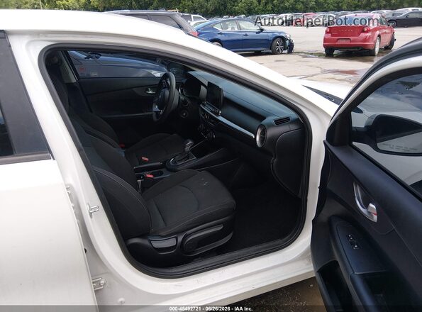 3KPF24AD0KE036732 2019 KIA FORTE White Вид салону спереду