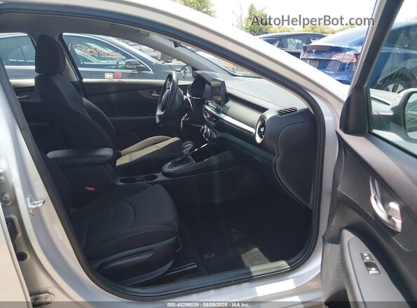 3KPF24AD0LE235636 2020 KIA FORTE Silver Вид салону спереду