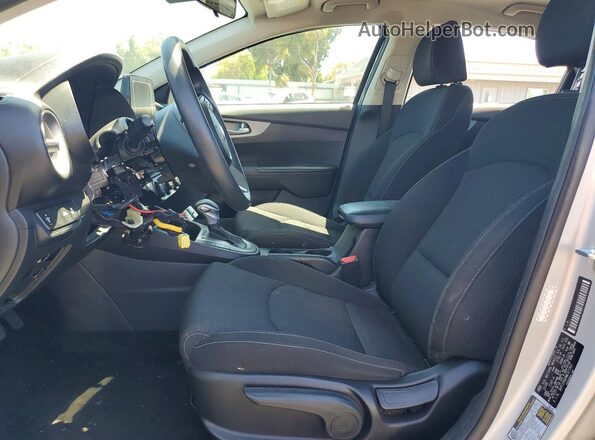 3KPF24AD0ME321367 2021 KIA FORTE Silver 