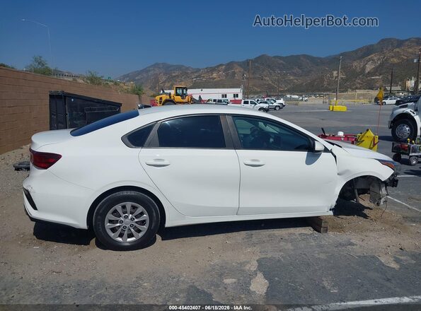 3KPF24AD0ME354742 2021 KIA FORTE White 360 interior view