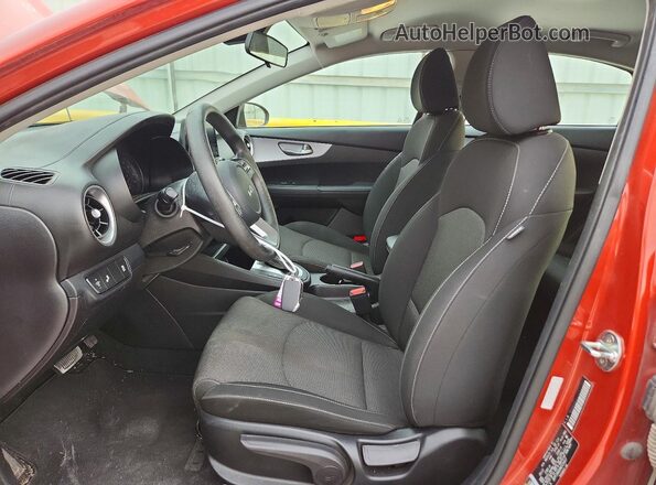 3KPF24AD0NE416657 2022 KIA FORTE Red Vista interior delantera