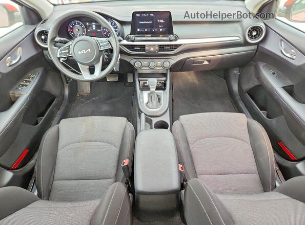 3KPF24AD0NE416657 2022 KIA FORTE Red Vista del salpicadero