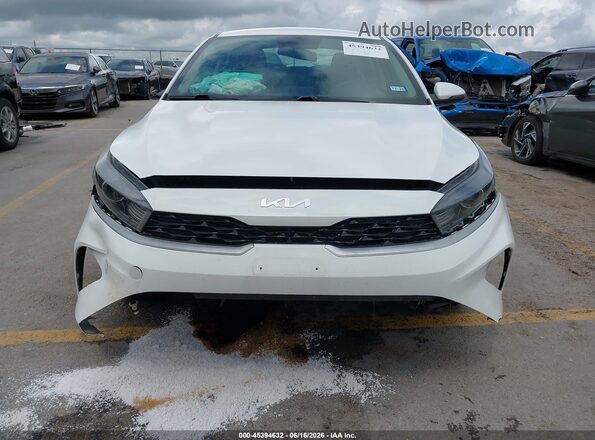 3KPF24AD0NE488572 2022 KIA FORTE White Vista frontal