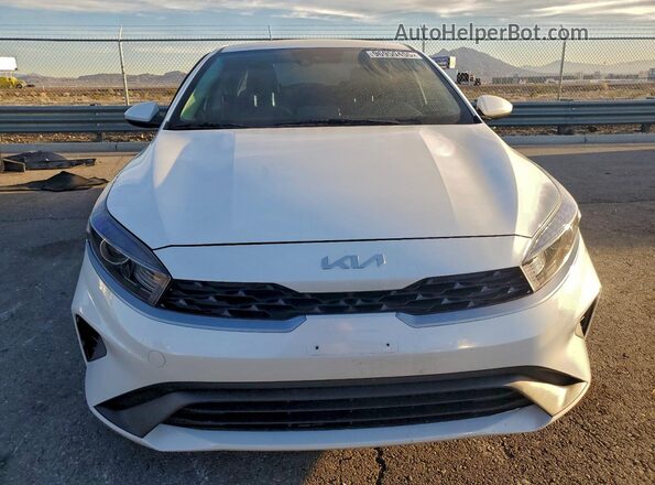 3KPF24AD0PE559885 2023 KIA FORTE White Вид спереду