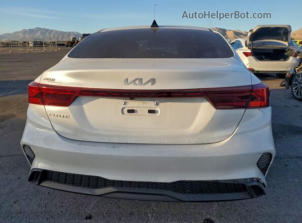 3KPF24AD0PE559885 2023 KIA FORTE White Вид ззаду