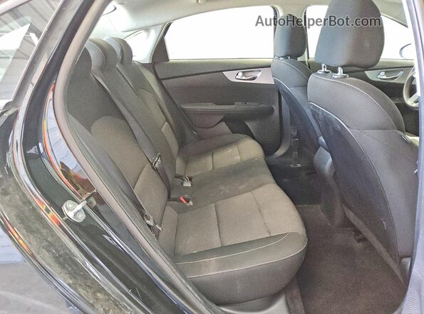 3KPF24AD0PE622063 2023 KIA FORTE Black Widok tylnych siedzeń