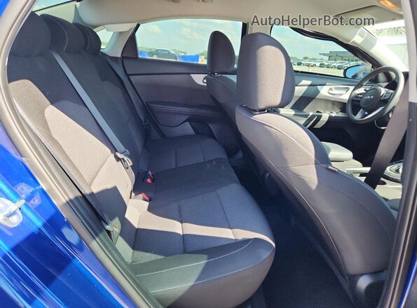 3KPF24AD0PE638389 2023 KIA FORTE Blue Вид задніх сидінь