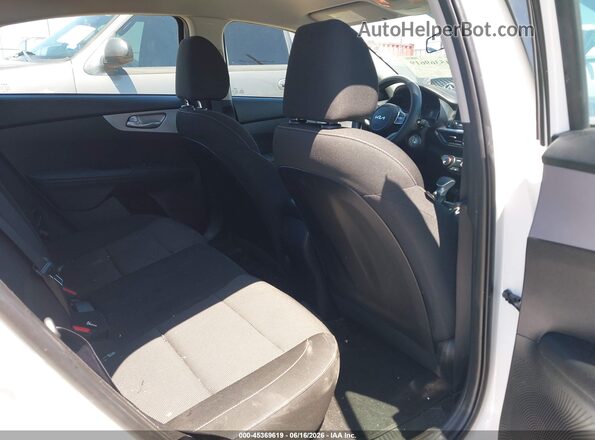 3KPF24AD0PE647478 2023 KIA FORTE White Vista de la etiqueta del VIN