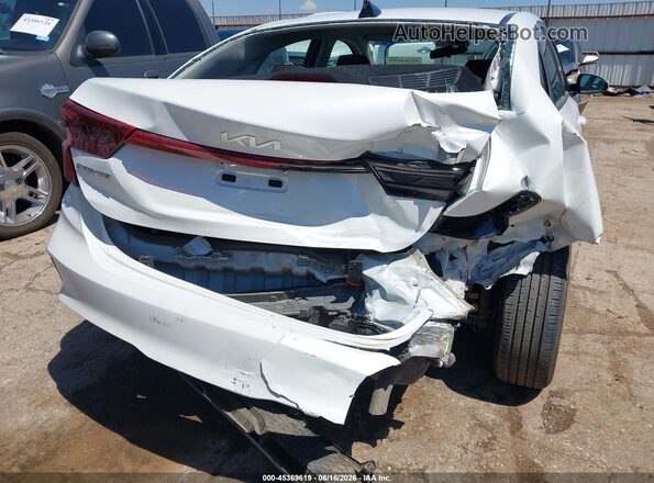 3KPF24AD0PE647478 2023 KIA FORTE White Vista frontal