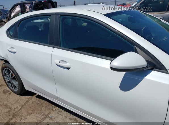 3KPF24AD0PE647478 2023 KIA FORTE White Vista interior de 360 grados