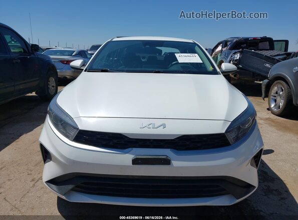 3KPF24AD0PE647478 2023 KIA FORTE White Vista interior trasera
