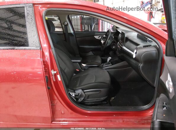3KPF24AD0PE665947 2023 KIA FORTE Красный Вид салона спереди