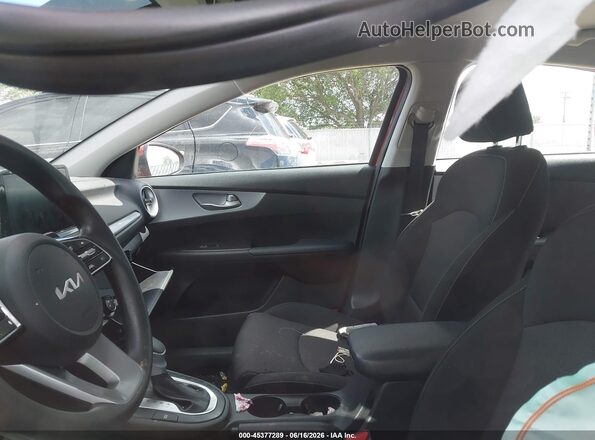 3KPF24AD0RE702871 2024 KIA FORTE Orange Widok wnętrza 360 stopni