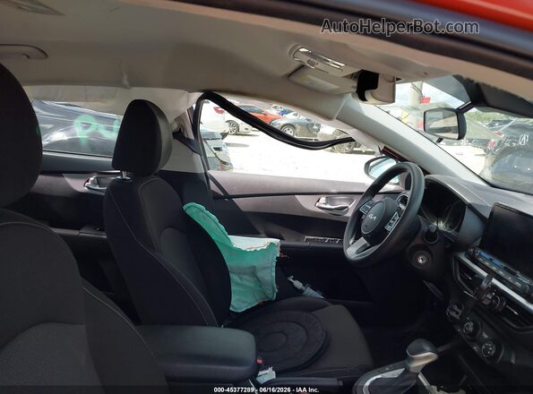 3KPF24AD0RE702871 2024 KIA FORTE Orange Widok wnętrza z przodu