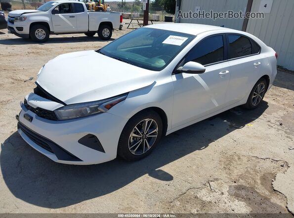 3KPF24AD0RE779529 2024 KIA FORTE White Przód lewy