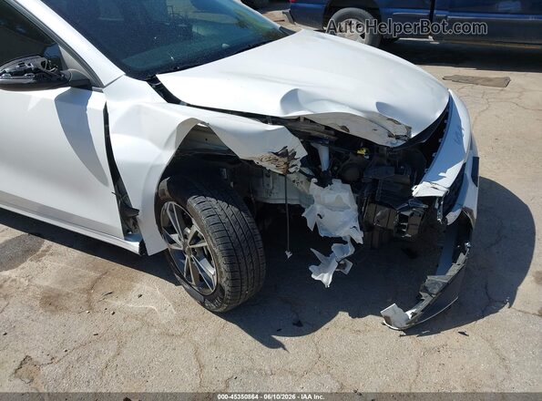 3KPF24AD0RE779529 2024 KIA FORTE White 