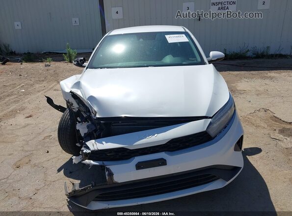 3KPF24AD0RE779529 2024 KIA FORTE White Widok zestawu wskaźników